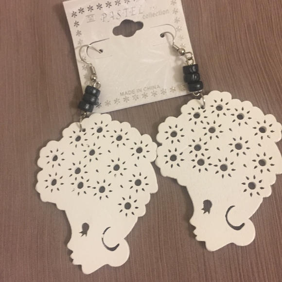 ✨Host pick ✨Face Earring - Picture 3 of 4